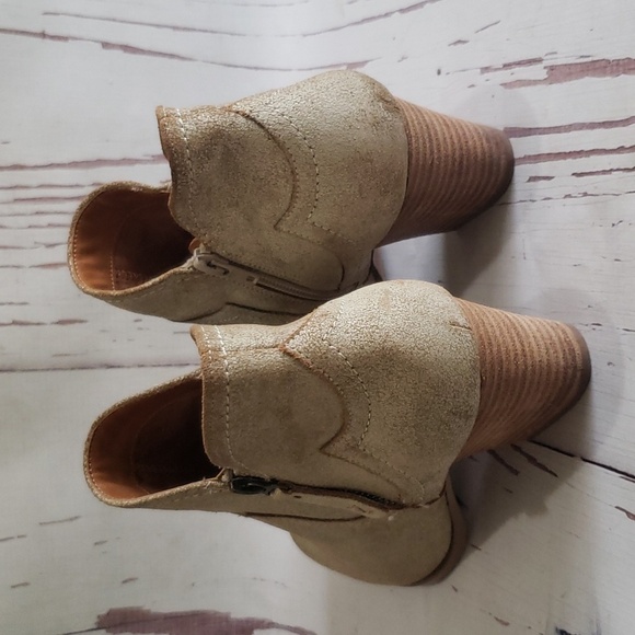 Zodiac 10 crackle beige/tan suede ankle boots - Picture 4 of 8
